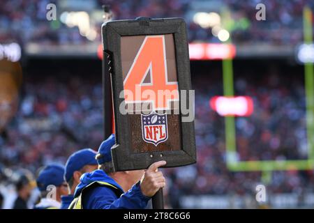 Cleveland, Ohio, USA. November 2023. 19. November 2023 NFL Down Marker während Pittsburgh Steelers vs Cleveland Browns in Cleveland, OH. Jake Mysliwczyk/AMG Media (Kreditbild: © Jake Mysliwczyk/BMR via ZUMA Press Wire) NUR ZUR REDAKTIONELLEN VERWENDUNG! Nicht für kommerzielle ZWECKE! Quelle: ZUMA Press, Inc./Alamy Live News Stockfoto