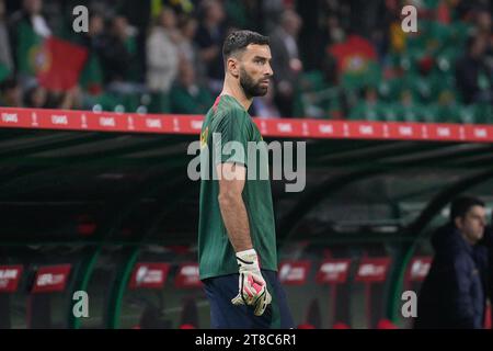 Lissabon, Portugal. November 2023. Rui Patricio aus Portugal im Einsatz beim Fußball-Spiel der UEFA-Europameisterschaft J zwischen Portugal und Island bei Est‡dio da Luz. Endpunktzahl: Portugal 2:0 Island Credit: SOPA Images Limited/Alamy Live News Stockfoto