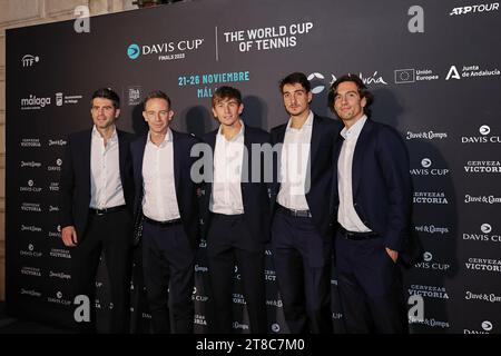 Malaga, Malaga, Spanien. November 2023. Team Italien, u.a. Lorenzo Musetti (ITA), Matteo Arnaldi (ITA), Lorenzo Sonego (ITA), Simone Bolelli (ITA), Filippo Volandri (ITA) - Kapitän während des Davis Cup Finals in Malaga in der Arena of Unicaja (Credit Image: © Mathias Schulz/ZUMA Press Wire) NUR REDAKTIONELLE VERWENDUNG! Nicht für kommerzielle ZWECKE! Stockfoto