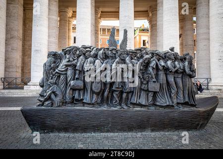 Das Boot „Angels Unaware“ des kanadischen Künstlers Timothy P. Schmalz zeigt 140 Migranten Stockfoto