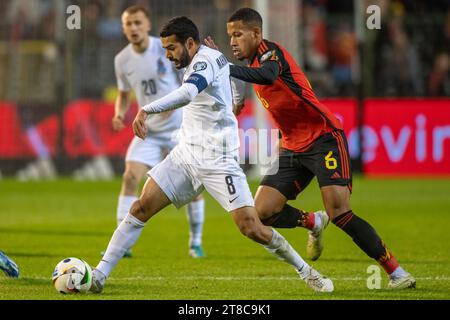 Brüssel, Belgien November 2023. Emin Makhmudov von Aserbaidschan und Youri Tielemans von Belgien während des Gruppenspiels der UEFA-Europameisterschaft 2024 zwischen Belgien und Aserbaidschan im King Baudouin Stadion in Brüssel, Belgien am 19. November 2023 (Foto: Andrew SURMA/ Credit: SIPA USA/Alamy Live News Stockfoto