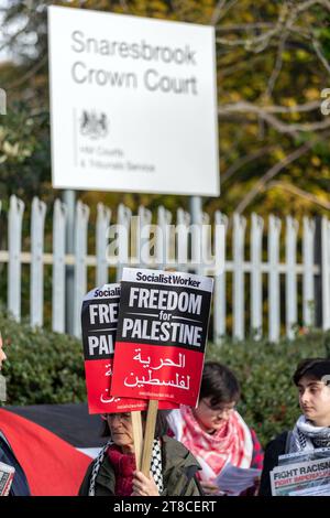 Snaresbrook Crown Court, London, Großbritannien. Dienstag, 14. November 2023. Der sechswöchige Prozess gegen acht Angeklagte, bekannt als Elbit Eight, läuft wegen Anklage, einschließlich Verschwörung zur Begehung von strafrechtlichen Schäden, Verschwörung zum Einbruch und Verschwörung zur Erpressung für drei Angeklagte. Der Fall betrifft Maßnahmen gegen Elbit Systems, einen der größten israelischen Waffenhersteller im Vereinigten Königreich. Stockfoto