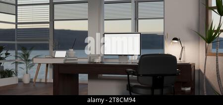 Ein moderner privater Büroarbeitsplatz mit einem Computermockup mit weißem Bildschirm, Topfpflanzen und Zubehör auf einem Tisch vor dem Fenster mit Blick auf den See. Stockfoto