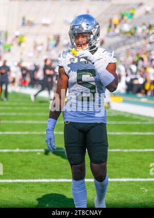 Gilbert, Arizona, USA. November 2023. Khyree Jackson (5) während der Aufwärmphase im Mountain America Stadium. Die Arizona State Sundevils waren Gastgeber der Oregon Ducks (Credit Image: © Steven Davis/ZUMA Press Wire) NUR FÜR REDAKTIONELLE ZWECKE! Nicht für kommerzielle ZWECKE! Stockfoto