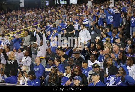 Baton Rouge, USA. November 2023. Die Fans der Georgia State Panthers reagieren auf ein Spiel während eines College-Footballspiels im Tiger Stadium in Baton Rouge, Louisiana am Samstag, den 18. November 2023. (Foto: Peter G. Forest/SIPA USA) Credit: SIPA USA/Alamy Live News Stockfoto