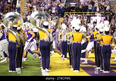 Baton Rouge, USA. November 2023. Am Samstag, den 18. November 2023, trafen die LSU Tigers im Tiger Stadium in Baton Rouge, Louisiana, auf das Feld. (Foto: Peter G. Forest/SIPA USA) Credit: SIPA USA/Alamy Live News Stockfoto