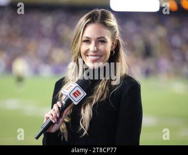 Baton Rouge, USA. November 2023. ESPN Sideline-Reporter Taylor McGregor posiert für ein Foto während eines College-Football-Spiels im Tiger Stadium in Baton Rouge, Louisiana am Samstag, den 18. November 2023. (Foto: Peter G. Forest/SIPA USA) Credit: SIPA USA/Alamy Live News Stockfoto