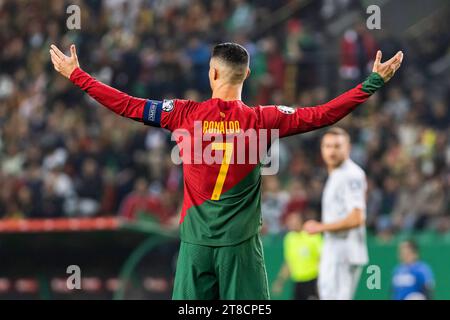 Lissabon, Portugal. November 2023. Cristiano Ronaldo (Portugal) reagiert während des Qualifikationsspiels der EM 2024 zwischen Portugal und Island im Alvalade-Stadion. Endstand; Portugal 2:0 Island. Quelle: SOPA Images Limited/Alamy Live News Stockfoto