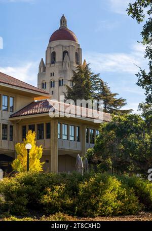 Palo Alto, Kalifornien - 10. November 2023: Schöne Architektur der Stanford University in Palo Alto, Kalifornien Stockfoto