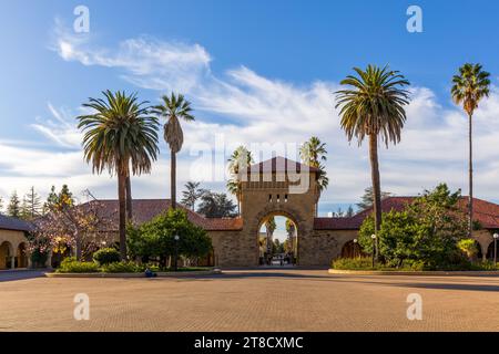 Palo Alto, Kalifornien - 10. November 2023: Schöne Architektur der Stanford University in Palo Alto, Kalifornien Stockfoto