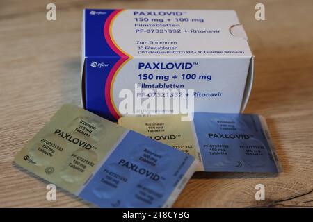 Pfizer Paxlovid - Medikament zur Behandlung von COVID 19 Foto: Osnapix Pfizer Paxlovid - Medikament zur Behandlung von COVID 19 *** Pfizer Paxlovid Medikament zur Behandlung von COVID 19 Photo osnapix Pfizer Paxlovid Medikament zur Behandlung von COVID 19 MH Credit: Imago/Alamy Live News Stockfoto