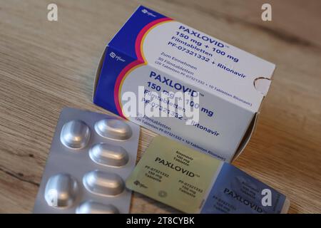 Pfizer Paxlovid - Medikament zur Behandlung von COVID 19 Foto: Osnapix Pfizer Paxlovid - Medikament zur Behandlung von COVID 19 *** Pfizer Paxlovid Medikament zur Behandlung von COVID 19 Photo osnapix Pfizer Paxlovid Medikament zur Behandlung von COVID 19 MH Credit: Imago/Alamy Live News Stockfoto