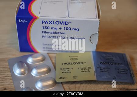 Pfizer Paxlovid - Medikament zur Behandlung von COVID 19 Foto: Osnapix Pfizer Paxlovid - Medikament zur Behandlung von COVID 19 *** Pfizer Paxlovid Medikament zur Behandlung von COVID 19 Photo osnapix Pfizer Paxlovid Medikament zur Behandlung von COVID 19 MH Credit: Imago/Alamy Live News Stockfoto