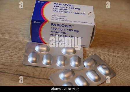 Pfizer Paxlovid - Medikament zur Behandlung von COVID 19 Foto: Osnapix Pfizer Paxlovid - Medikament zur Behandlung von COVID 19 *** Pfizer Paxlovid Medikament zur Behandlung von COVID 19 Photo osnapix Pfizer Paxlovid Medikament zur Behandlung von COVID 19 MH Credit: Imago/Alamy Live News Stockfoto