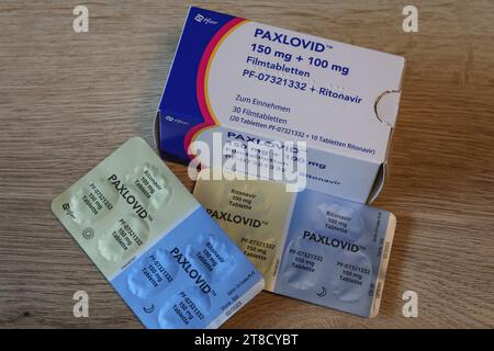 Pfizer Paxlovid - Medikament zur Behandlung von COVID 19 Foto: Osnapix Pfizer Paxlovid - Medikament zur Behandlung von COVID 19 *** Pfizer Paxlovid Medikament zur Behandlung von COVID 19 Photo osnapix Pfizer Paxlovid Medikament zur Behandlung von COVID 19 MH Credit: Imago/Alamy Live News Stockfoto