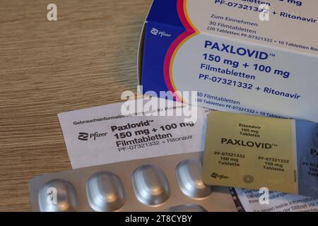 Pfizer Paxlovid - Medikament zur Behandlung von COVID 19 Foto: Osnapix Pfizer Paxlovid - Medikament zur Behandlung von COVID 19 *** Pfizer Paxlovid Medikament zur Behandlung von COVID 19 Photo osnapix Pfizer Paxlovid Medikament zur Behandlung von COVID 19 MH Credit: Imago/Alamy Live News Stockfoto