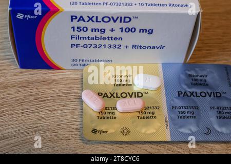 Pfizer Paxlovid - Medikament zur Behandlung von COVID 19 Foto: Osnapix Pfizer Paxlovid - Medikament zur Behandlung von COVID 19 *** Pfizer Paxlovid Medikament zur Behandlung von COVID 19 Photo osnapix Pfizer Paxlovid Medikament zur Behandlung von COVID 19 MH Credit: Imago/Alamy Live News Stockfoto