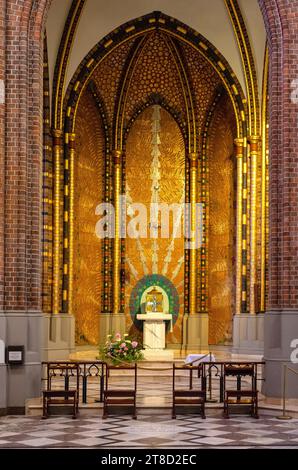 Warschau, Polen - 6. Juni 2021: Querkapelle des Heiligen Florian Märtyrers und Michaelskirche im Bezirk Praga in Warschau Stockfoto