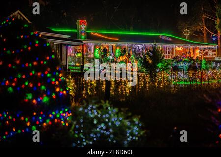 Lobethal, South Australia, Australien - Weihnachtsdekorationen, Lichter von Lobethal Stockfoto