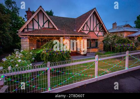 Lobethal, South Australia, Australien - Weihnachtsdekorationen, Lichter von Lobethal Stockfoto