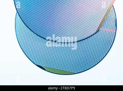 Bunte Halbleiter-Wafer-Scheibe aus Silizium Stockfoto