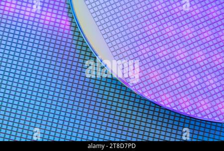 Bunte Halbleiter-Wafer-Scheibe aus Silizium Stockfoto