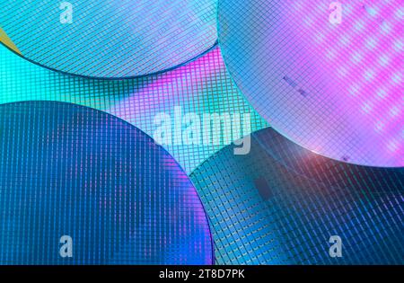 Bunte Halbleiter-Wafer-Scheibe aus Silizium Stockfoto