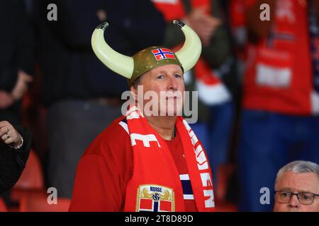 Glasgow, Schottland. 19. November 2023; Hampden Park, Glasgow, Schottland: Qualifikation für die Euro 2024, Schottland gegen Norwegen; Norwegen Fans Credit: Action Plus Sports Images/Alamy Live News Stockfoto