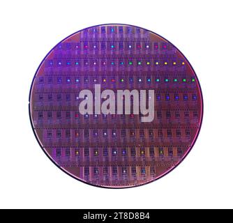 Silizium-Wafer mit isolierten Chips auf weißem Hintergrund Stockfoto