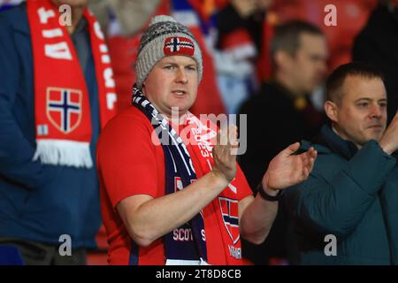 Glasgow, Schottland. 19. November 2023; Hampden Park, Glasgow, Schottland: Qualifikation für die Euro 2024, Schottland gegen Norwegen; Norwegen Fans Credit: Action Plus Sports Images/Alamy Live News Stockfoto