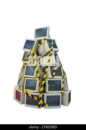 Elektronikschrott ein großer Haufen unerwünschter Computermonitore mit Klebeband ist verboten Stockfoto