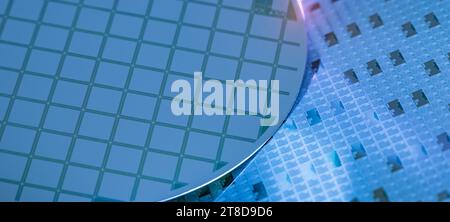 Bunte Halbleiter-Wafer-Scheibe aus Silizium Stockfoto