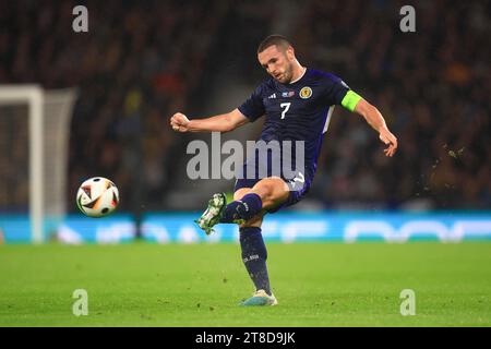 Glasgow, Schottland. 19. November 2023; Hampden Park, Glasgow, Schottland: Qualifikation für Fußball der Euro 2024, Schottland gegen Norwegen; John McGinn aus Schottland Credit: Action Plus Sports Images/Alamy Live News Stockfoto