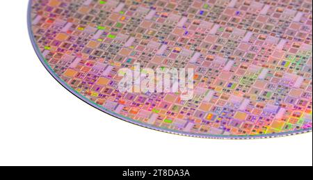 Silizium-Wafer mit isolierten Chips auf weißem Hintergrund Stockfoto