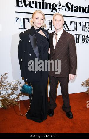 London, Großbritannien. Self Esteem, Rebecca Lucy Taylor und Jake Shears fotografierten die Ankunft bei den Evening Standard Theatre Awards in Claridge's, Brook Street am 19. November 2023. Bild von Julie Edwards. Quelle: JEP Celebrity Photos/Alamy Live News Stockfoto