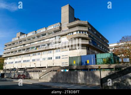 Wyndham Court Wohnblock mit Wohnhäusern, gebaut 1966, Southampton, Hampshire, England, Großbritannien Stockfoto