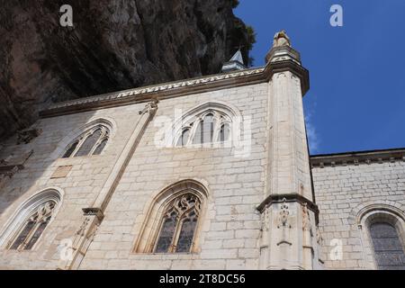 Ein atemberaubender architektonischer Blick auf die Basilique Saint Sauveur in Aix-en-Provence, Frankreich Stockfoto