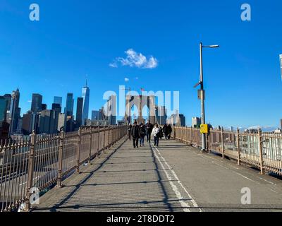 New York, Usa. November 2023. Blick auf die Brooklyn Bridge von Brooklyn Side in New York City. Quelle: SOPA Images Limited/Alamy Live News Stockfoto