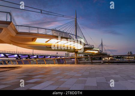 Lusail, Katar - 18. November 2023: Lusail Bridge Qetaifan Island Lusail Boulevard Qatar Stockfoto