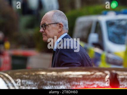 London, Großbritannien. November 2023. Sir Patrick Vallance, wissenschaftlicher Berater der Regierung von forner, kommt, um bei der COVID-19-Untersuchung auszusagen. Sie war Chefberater während der Pandemie, als Boris Johnson Premierminister war. Er hat sein Tagebuch als Beweis übergeben. Quelle: Karl Black/Alamy Live News Stockfoto
