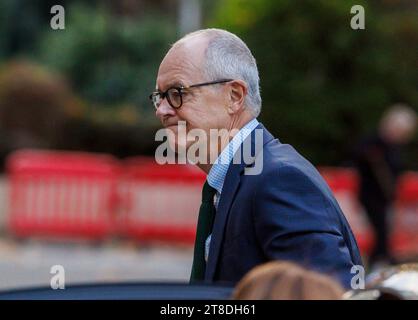 London, Großbritannien. November 2023. Sir Patrick Vallance, wissenschaftlicher Berater der Regierung von forner, kommt, um bei der COVID-19-Untersuchung auszusagen. Sie war Chefberater während der Pandemie, als Boris Johnson Premierminister war. Er hat sein Tagebuch als Beweis übergeben. Quelle: Karl Black/Alamy Live News Stockfoto