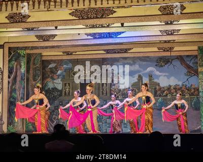 Menschliche Marionettenshow (Wayang Orang), Aufführung im Sriwedari-Gebäude. Eine der darstellenden Künste aus der javanischen Kultur Stockfoto