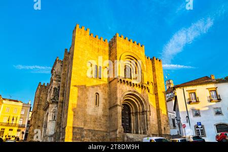 Alte Kathedrale von Coimbra oder SE Velha de Coimbra in Portugal Stockfoto