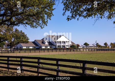 Vorderansicht der Southfork Ranch, der Ranch des fernsehfilms Dallas Stockfoto