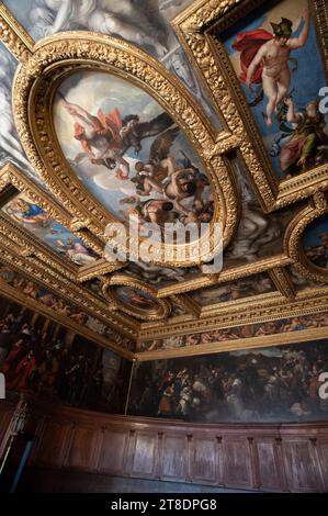 Sala del Consiglio dei Dieci (Konzil der zehn) befindet sich im Dogenpalast in Venedig in der Region Veneto in Norditalien. Es ist auch die Halle der Co Stockfoto