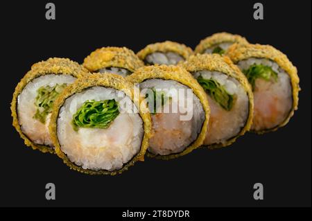 Tempura Maki Sushi Brötchen Pommes Frites. Heiße gebratene Sushi-Brötchen. Stockfoto