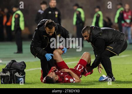 Eine Gruppe von Fußballspielern aus Armenien und Wales, die ein Spiel bei der Europameisterschaft 2024 spielen. Stockfoto