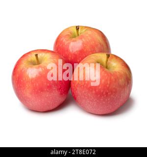 Gruppe von ganzen Pink Lady Äpfeln isoliert auf weißem Hintergrund Nahaufnahme Stockfoto