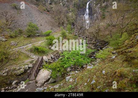 Aber Falls ein dramatischer Wasserfall am Rande der Carneddau Mountains im Snowdonia-Nationalpark in Nordwales. Stockfoto
