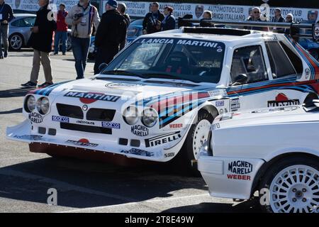 Varano, Italien - 11. November 2023: lancia Rallye S4 Luxury UND DREEM AUF DER AUSSTELLUNG Stockfoto